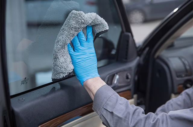 How to clean car windows
